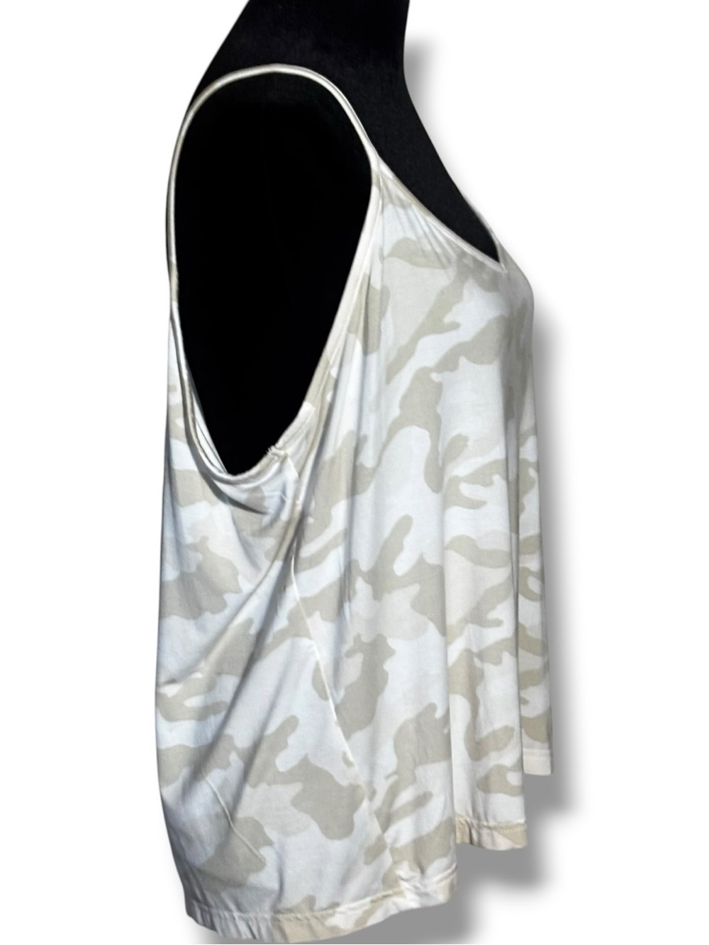 Old Navy White & Light Gray/Beige V Neck Loose Fit Camo Spaghetti Strap Camisole - Picture 4 of 16